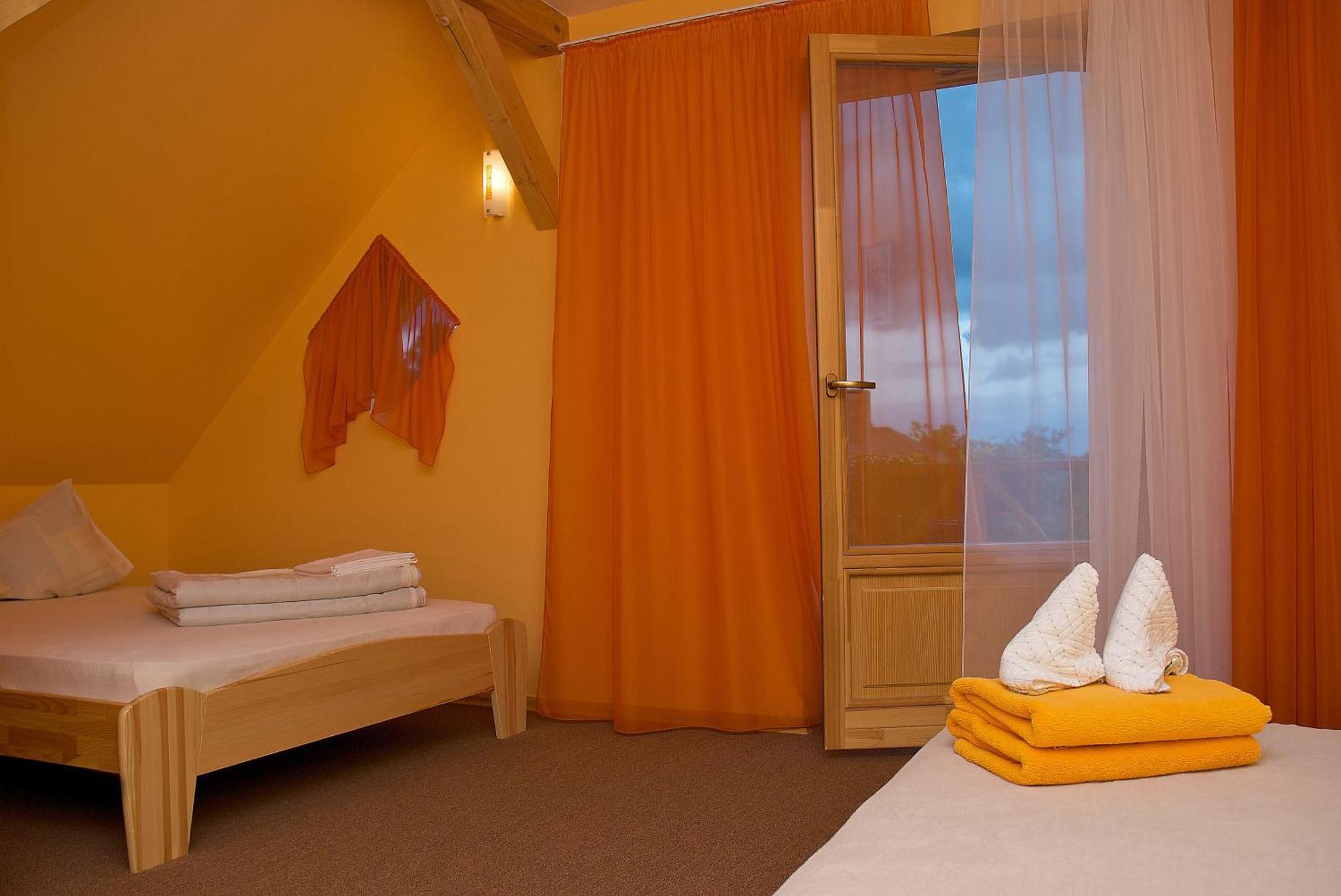 Viesu Maja Janis Hotel Madona Eksteriør billede