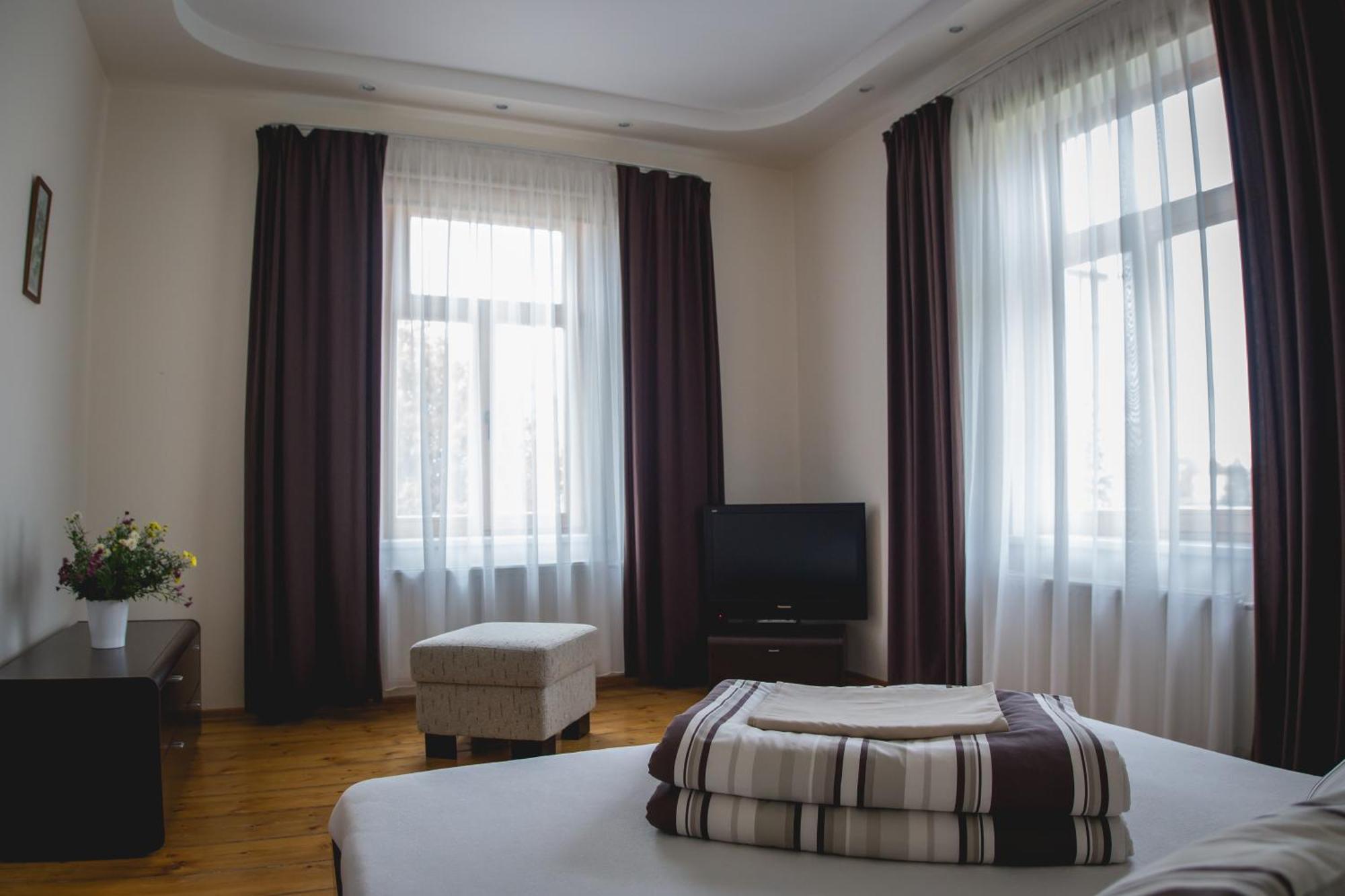 Viesu Maja Janis Hotel Madona Eksteriør billede